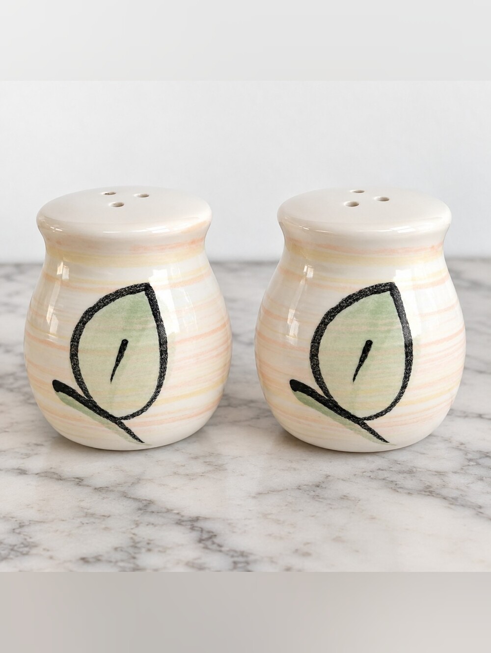 Pfaltzgraff Tango Salt & Pepper Shakers Green Leaf Discontinued Stoneware Set